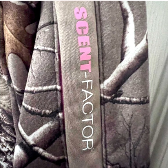 Camo Jacket with Pink Accents - Picture 6 of 7